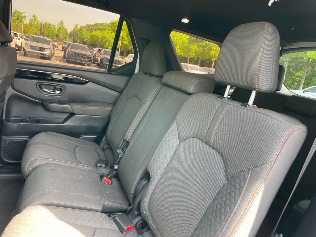 Certified 2025 Honda Pilot Sport image 40