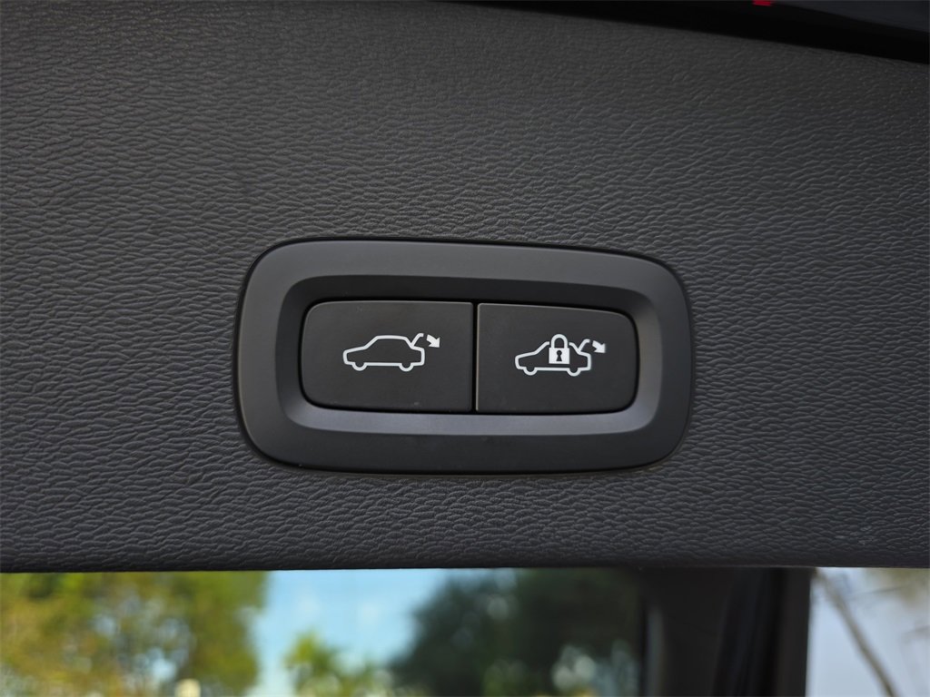 Used 2022 Volvo C40 P8 Recharge Ultimate image 30