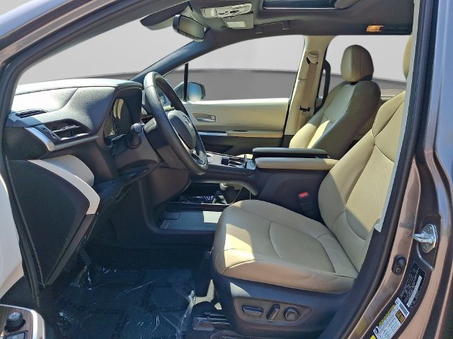 Used 2021 Toyota Sienna XLE FWD image 15
