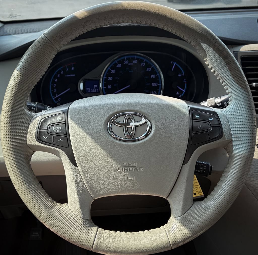 Used 2014 Toyota Sienna XLE FWD image 11