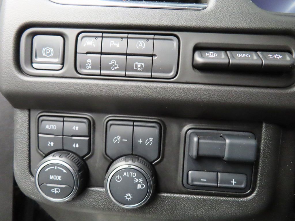 Used 2024 Chevrolet Suburban High Country AWD/4WD image 47