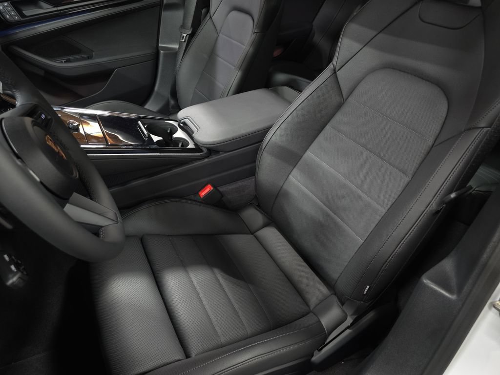 Certified 2025 Porsche Panamera RWD image 5