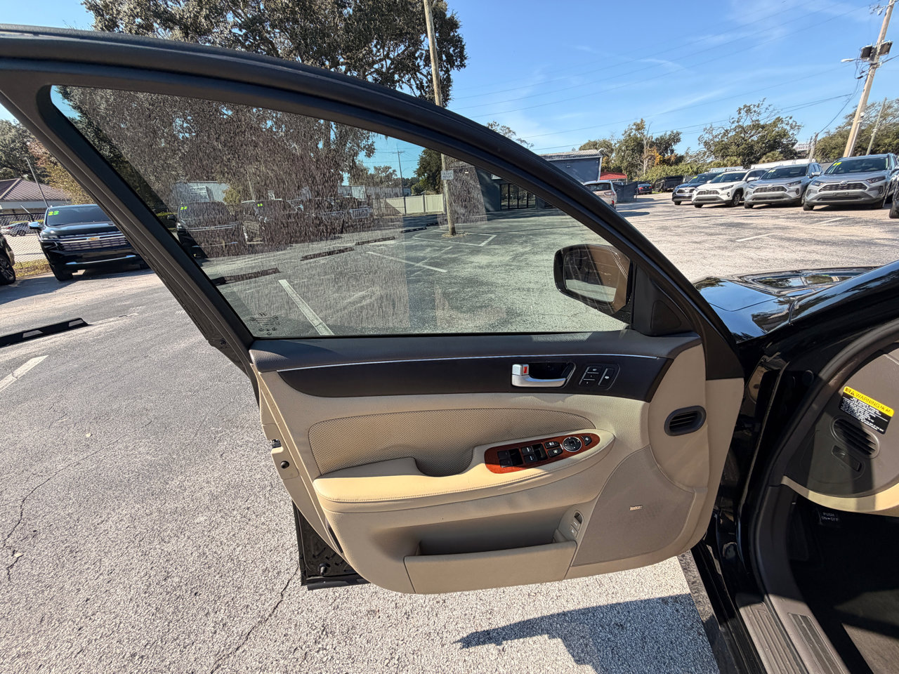 Used 2013 Hyundai Genesis 3.8 w/ Premium Pkg image 15