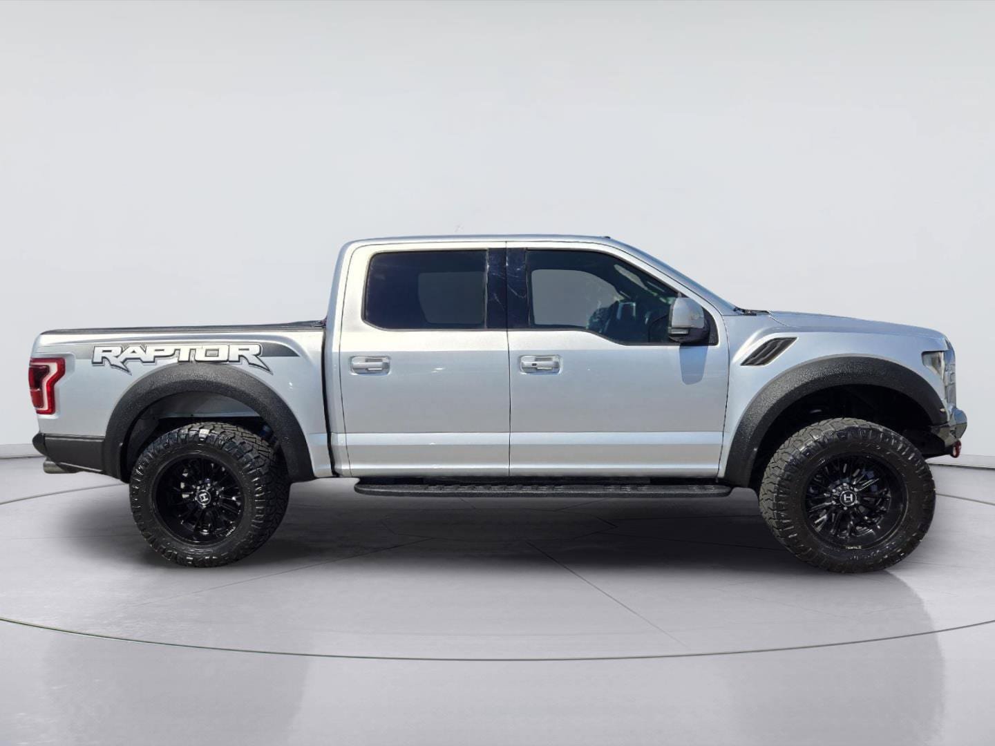 Certified 2018 Ford F150 Raptor w/ Equipment Group 802A Luxury AWD/4WD image 4
