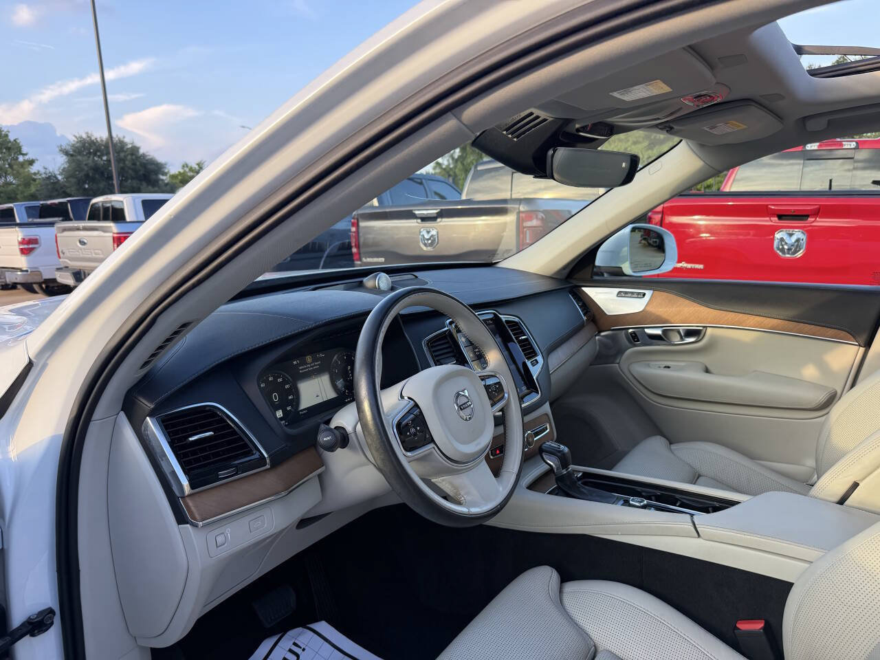 Used 2018 Volvo XC90 T6 Inscription w/ Convenience Package AWD/4WD image 6
