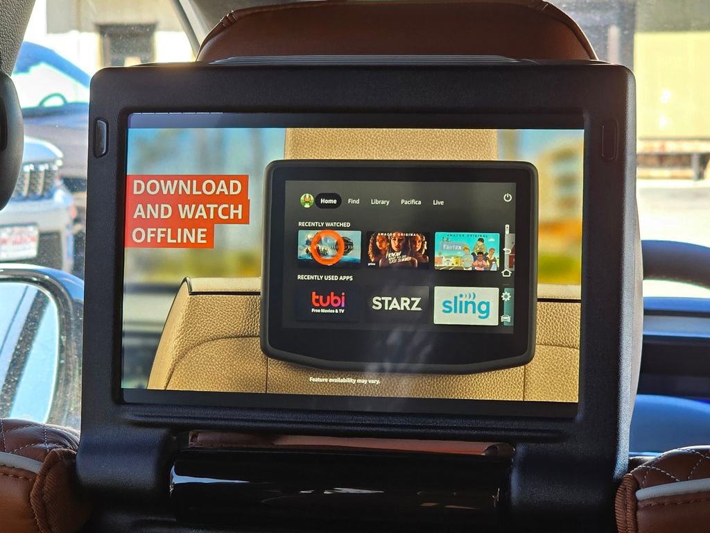 New 2026 Chrysler Pacifica Pinnacle image 13