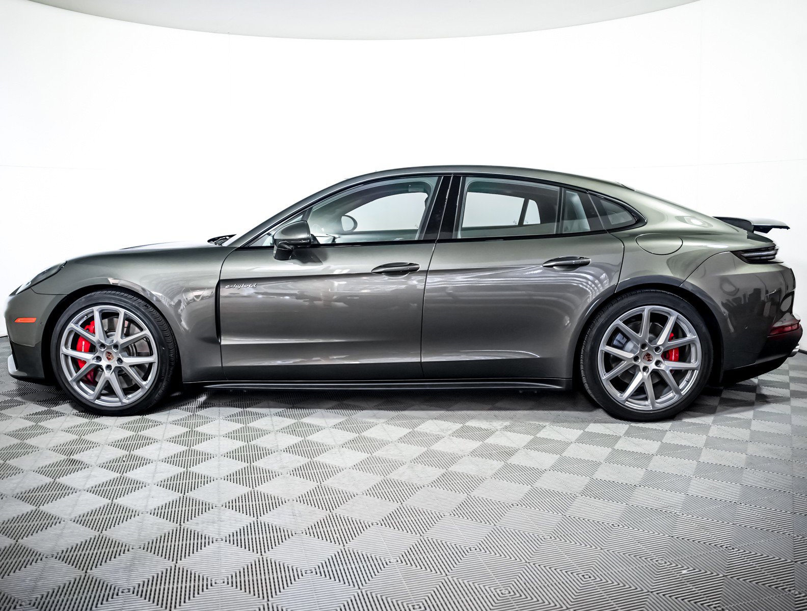 Certified 2025 Porsche Panamera 4S image 2