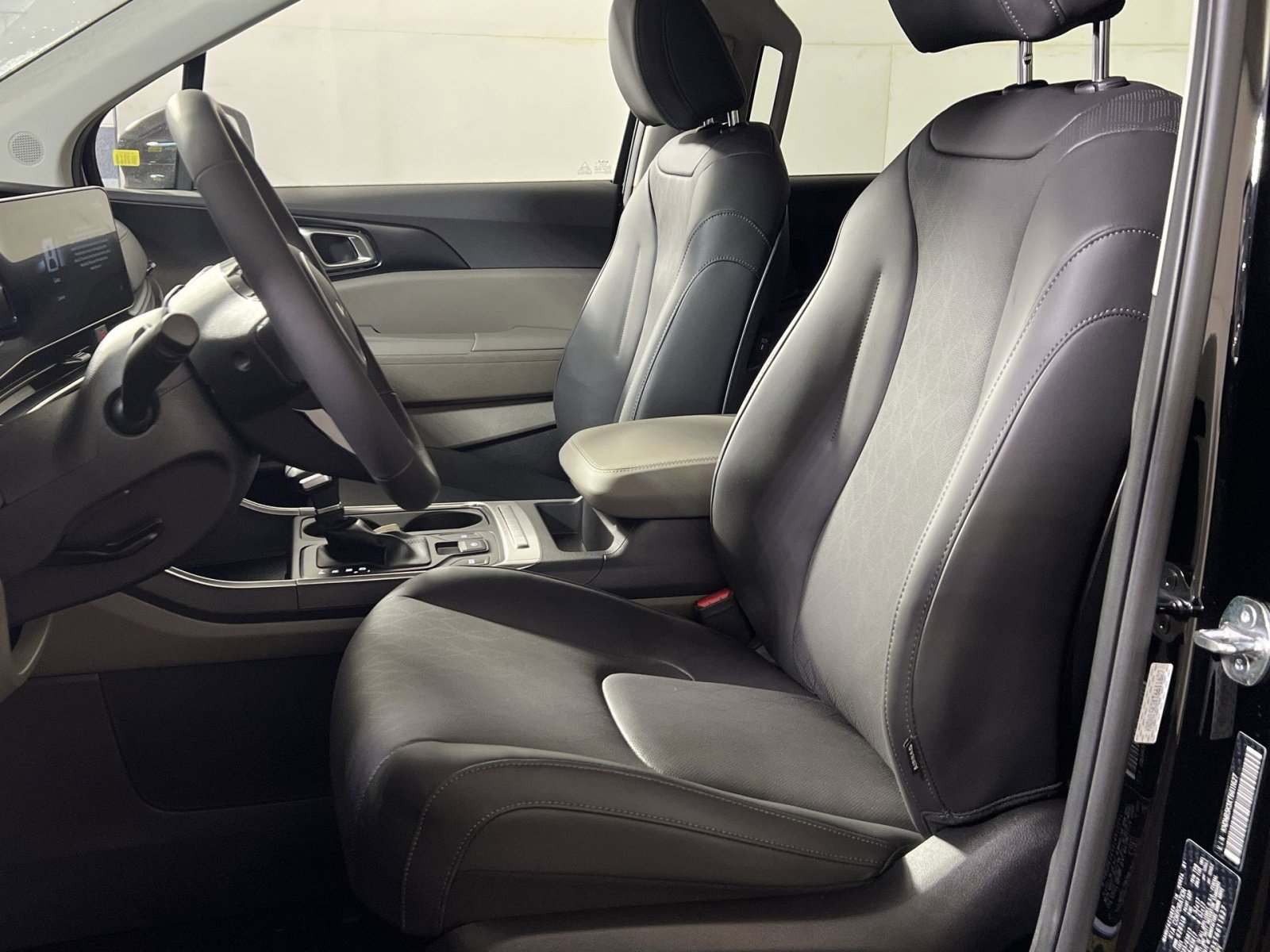 New 2026 Kia Carnival LXS image 11