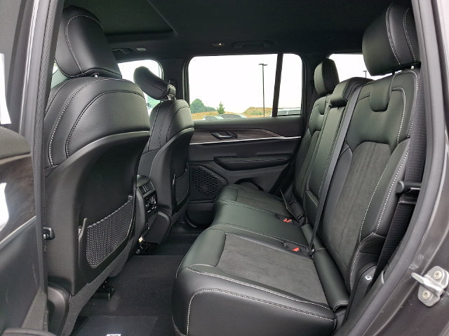 New 2026 Jeep Grand Cherokee Altitude AWD/4WD image 11