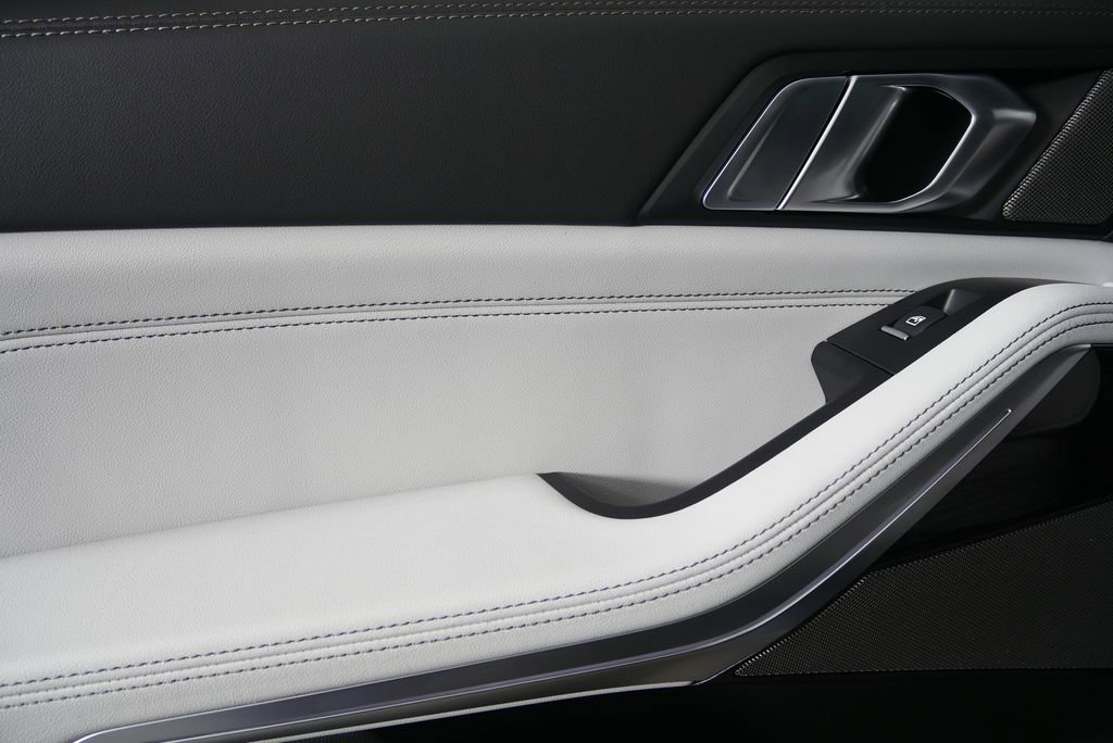 Used 2026 BMW X5 xDrive40i w/ M Sport Package image 14