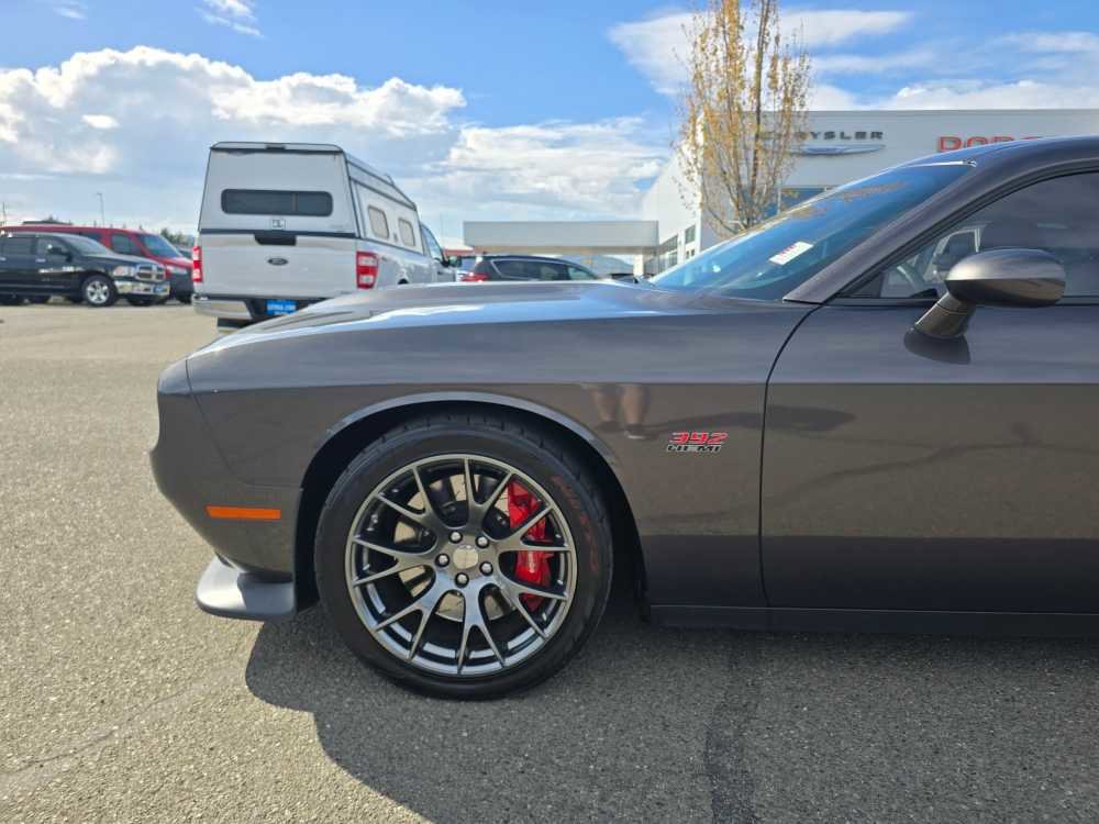 Used 2016 Dodge Challenger SRT w/ Technology Group image 18