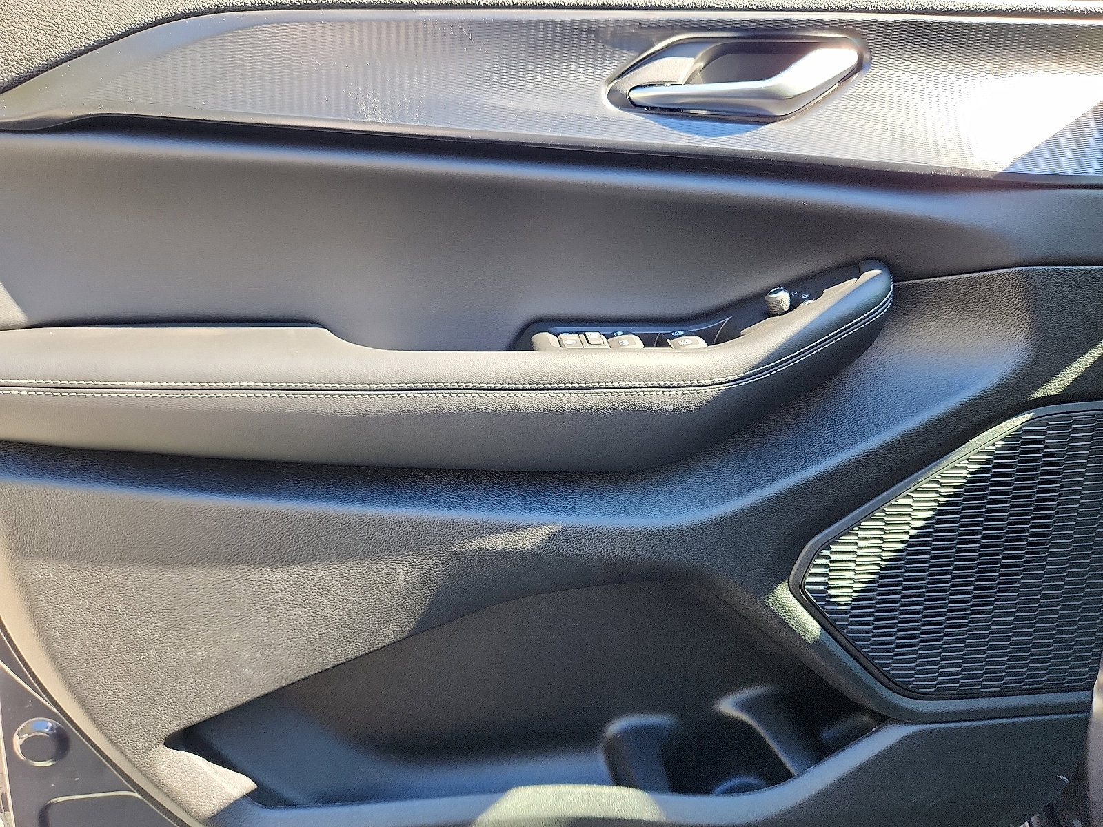 New 2025 Jeep Grand Cherokee Altitude image 8