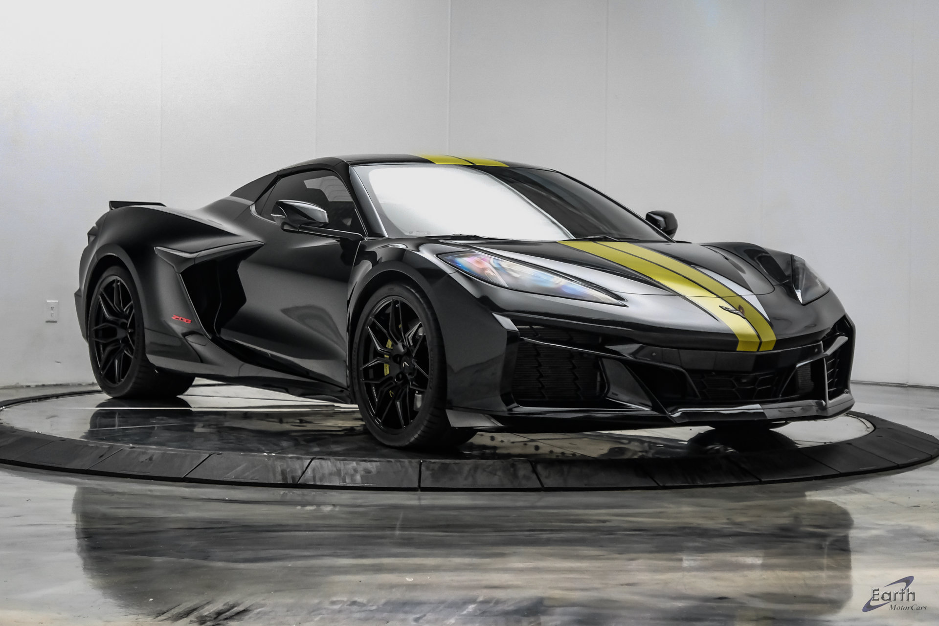 Used 2023 Chevrolet Corvette Z06 w/ Stealth Interior Trim Package RWD image 31