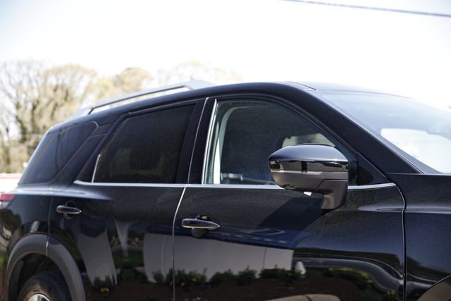 Used 2025 Nissan Pathfinder SL image 12