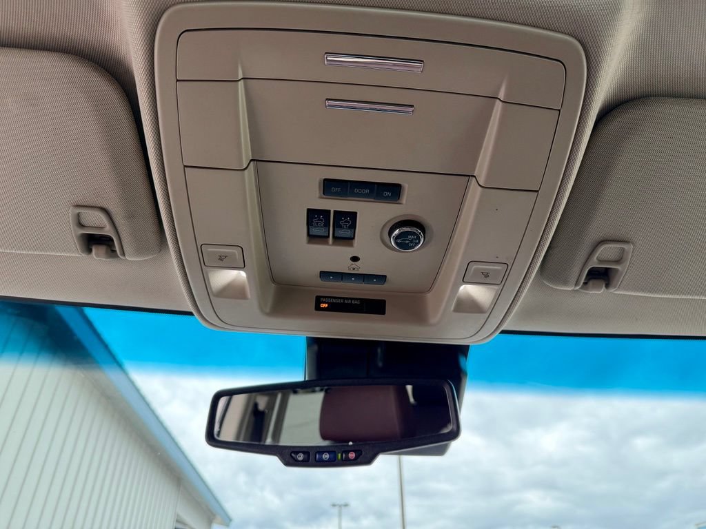 Used 2020 Chevrolet Suburban Premier AWD/4WD image 19