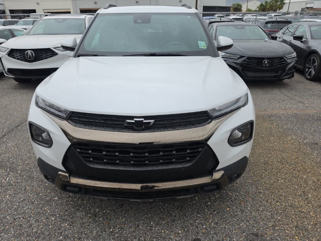 Used 2023 Chevrolet TrailBlazer ACTIV w/ Sun and Liftgate Package FWD image 2
