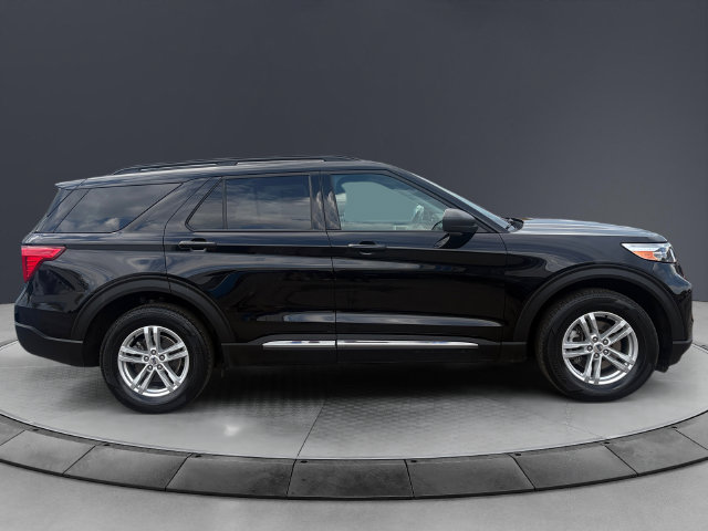 Used 2023 Ford Explorer XLT AWD/4WD image 6