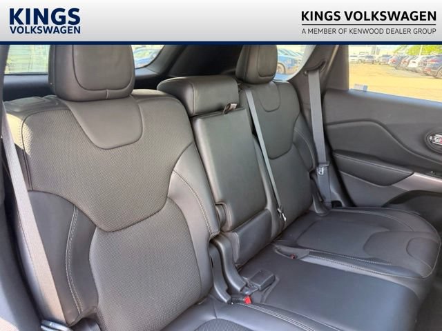 Used 2019 Jeep Cherokee Limited w/ Luxury Group AWD/4WD image 10