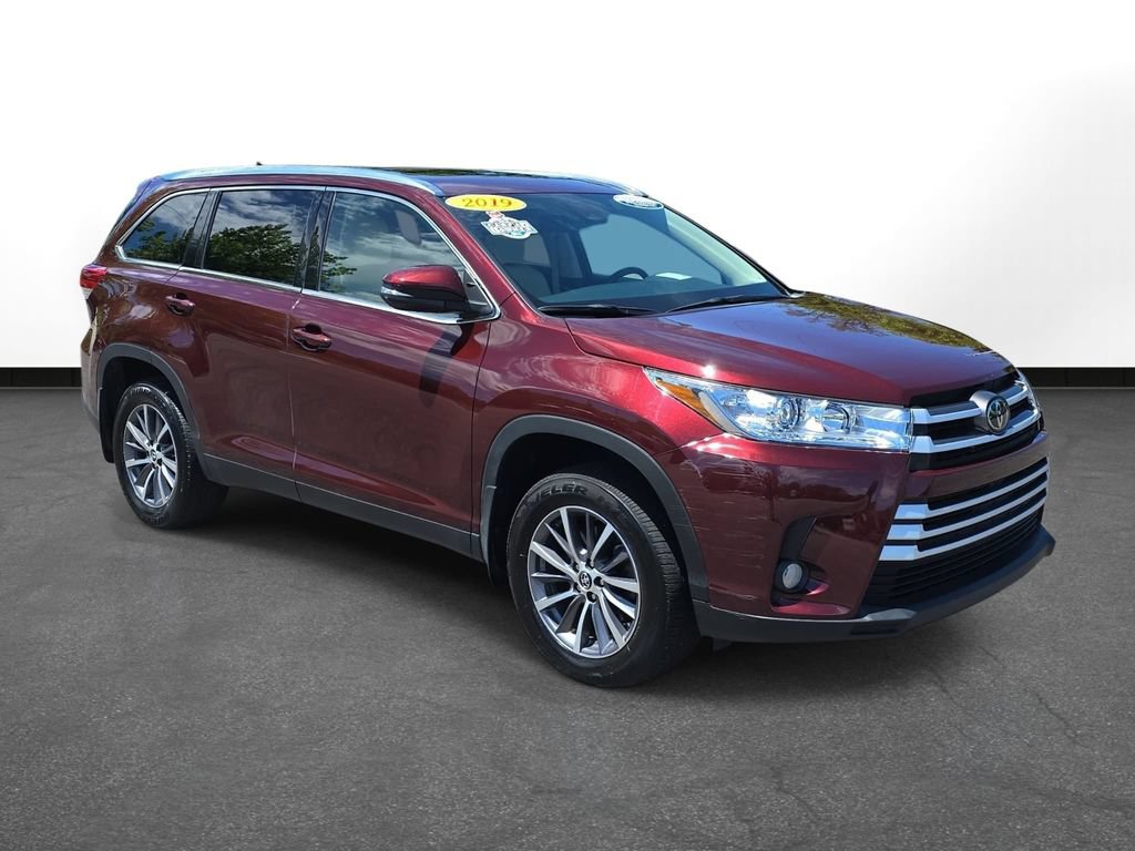 Certified 2019 Toyota Highlander XLE AWD/4WD image 3