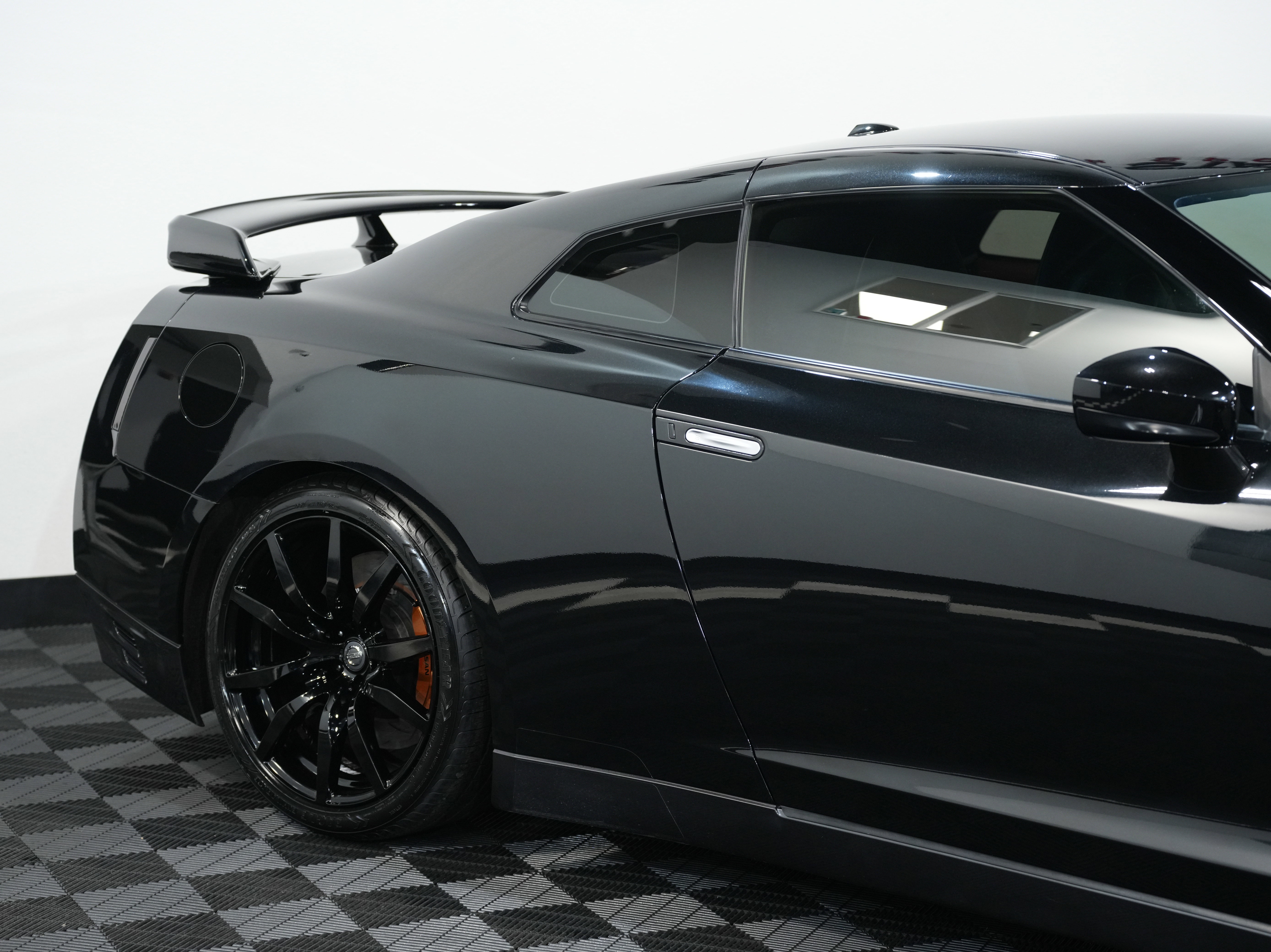 Used 2015 Nissan GT-R Premium image 14