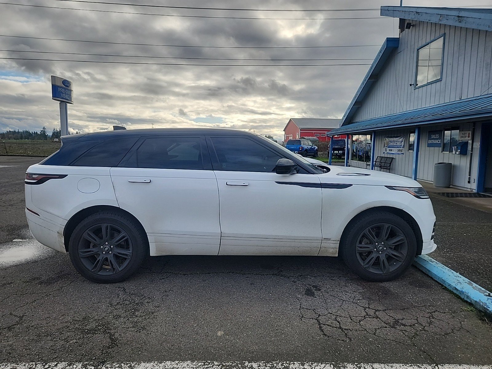 Used 2020 Land Rover Range Rover Velar R-Dynamic S image 4