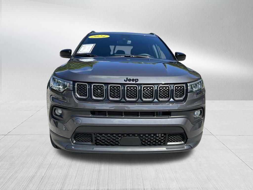 Used 2024 Jeep Compass Latitude image 2