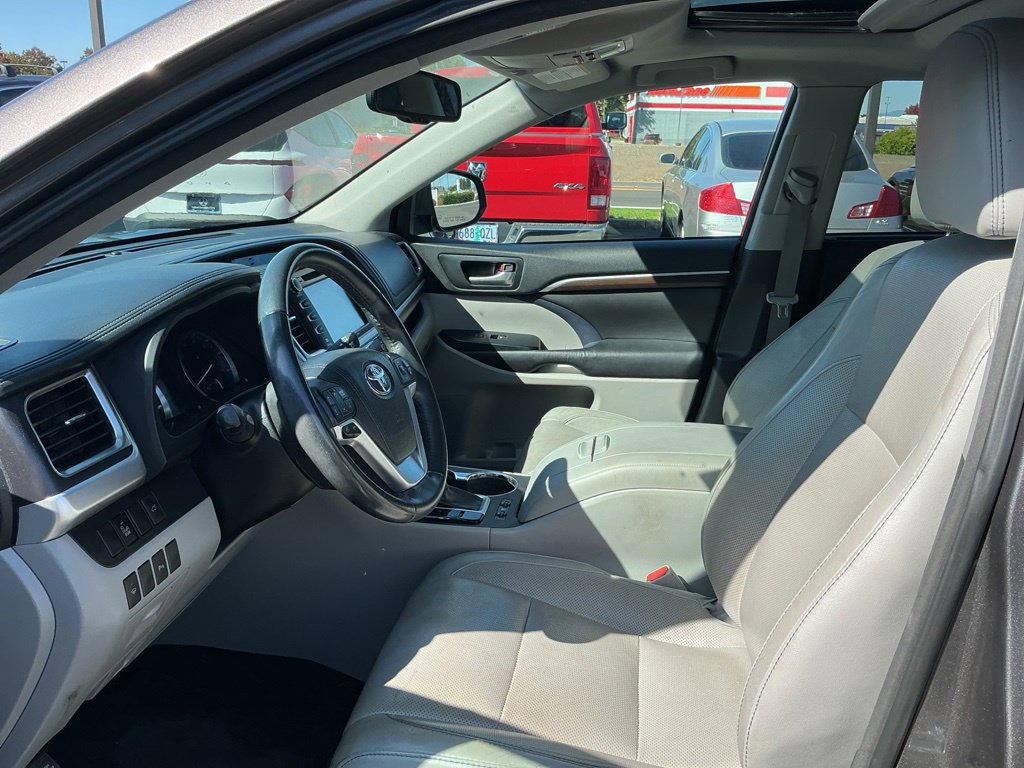 Used 2016 Toyota Highlander Limited AWD/4WD image 7