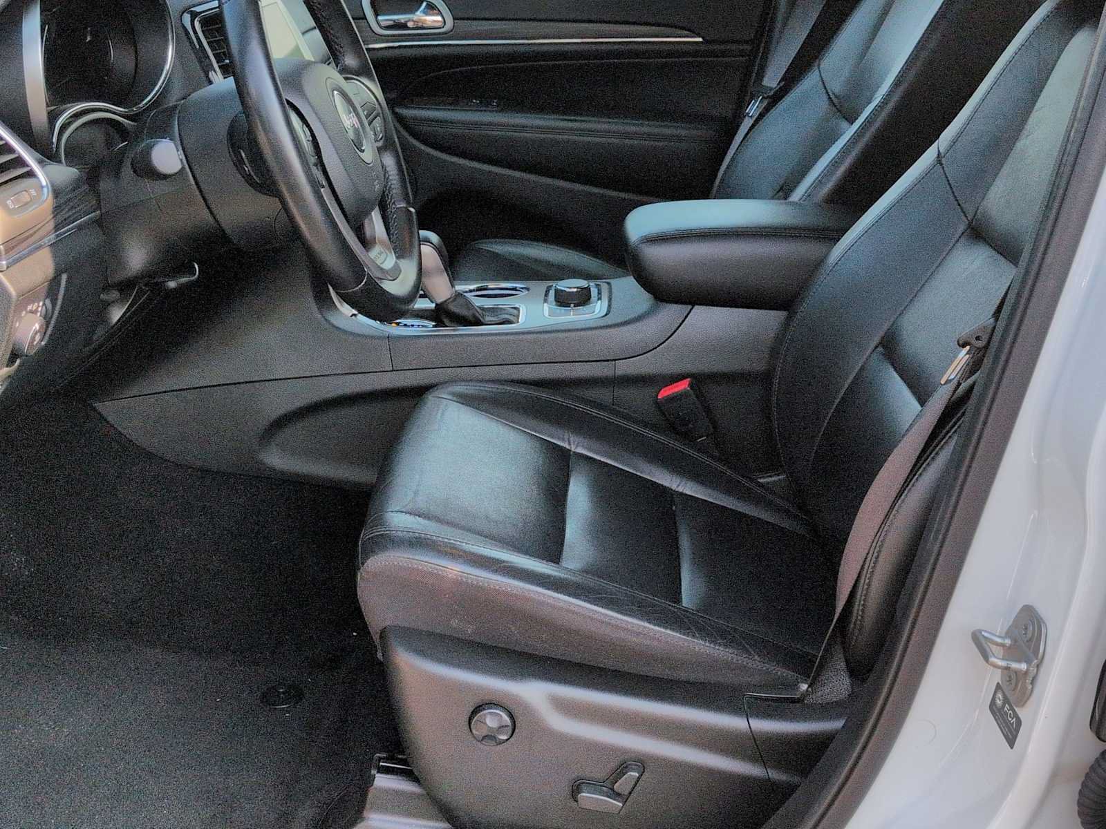 Used 2022 Jeep Grand Cherokee Limited w/ Tech Group AWD/4WD image 17