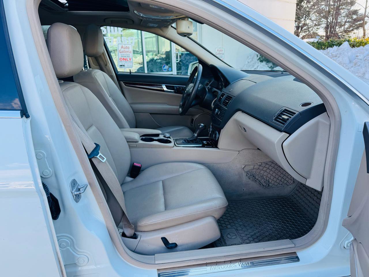 Used 2011 Mercedes-Benz C 300 Luxury image 19
