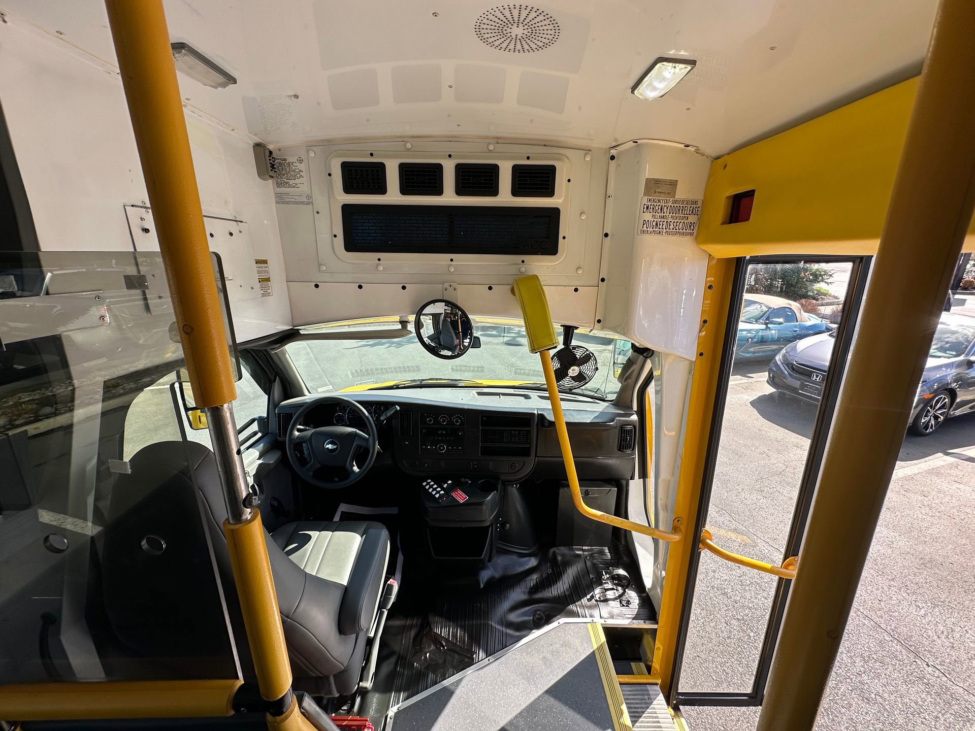 Used 2014 Chevrolet Express 3500 RWD image 18