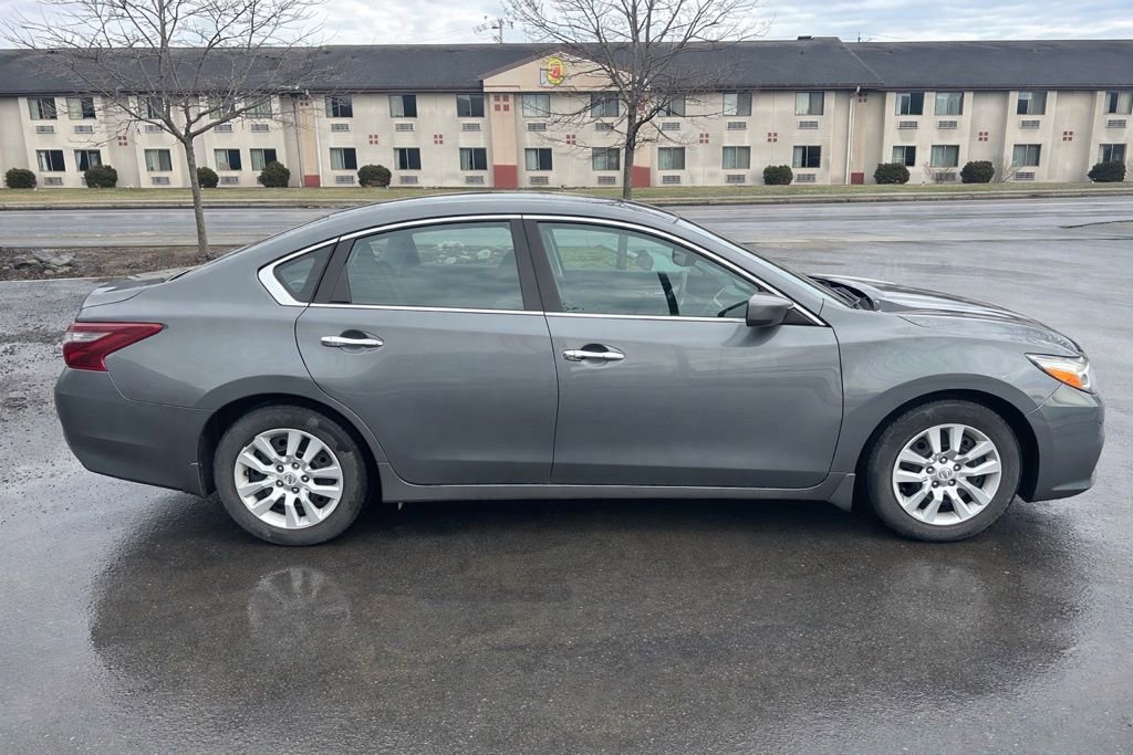 Used 2018 Nissan Altima 2.5 S image 2