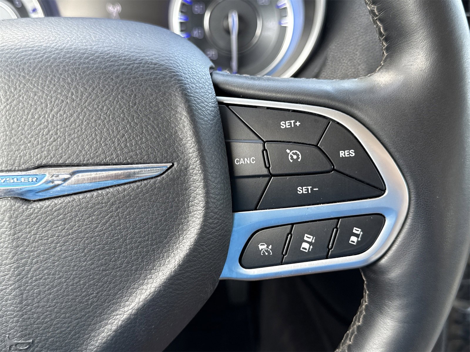 Used 2018 Chrysler 300 Limited w/ Safetytec Plus Group image 22