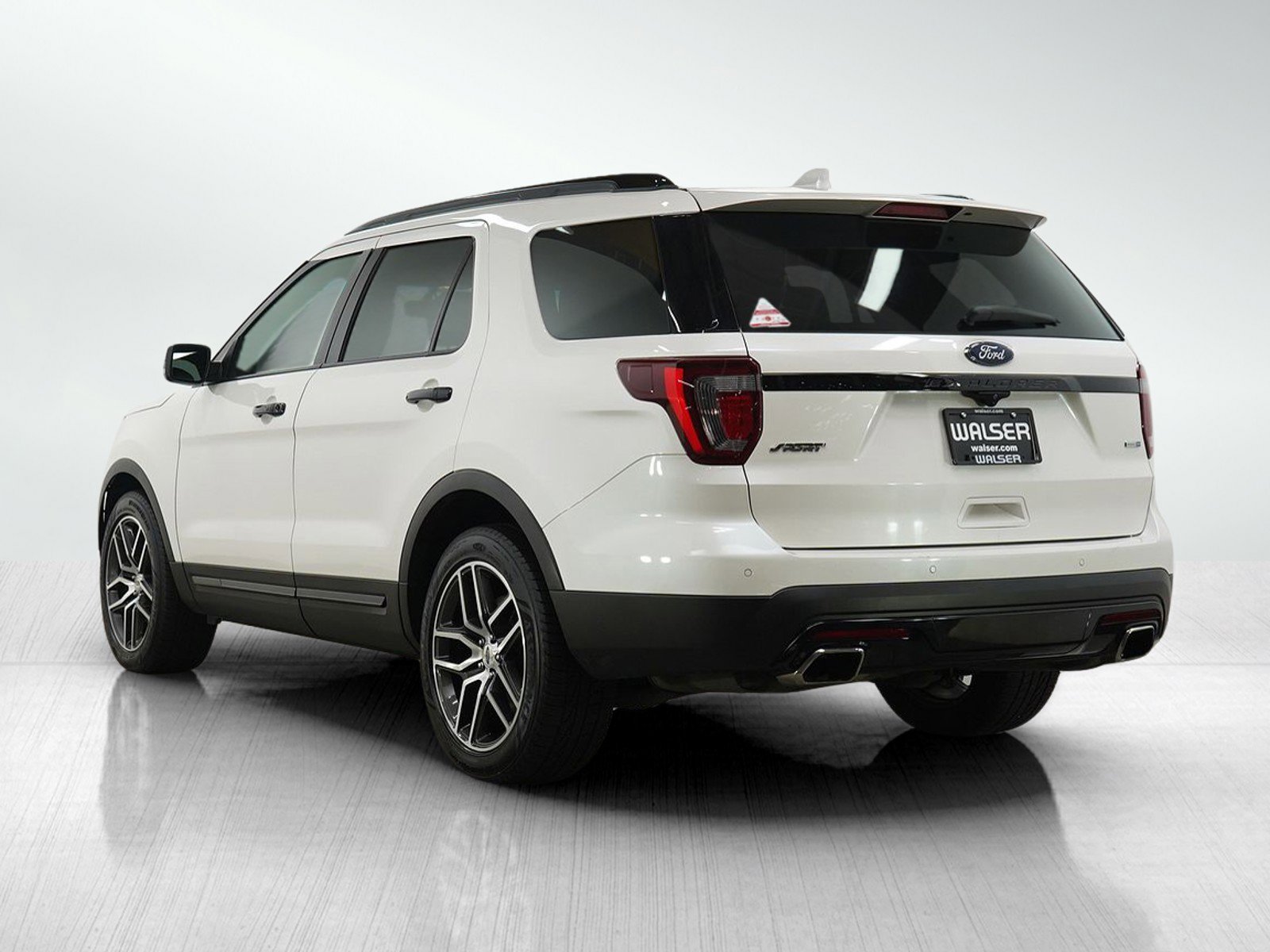 Used 2016 Ford Explorer Sport w/ Equipment Group 401A AWD/4WD image 3