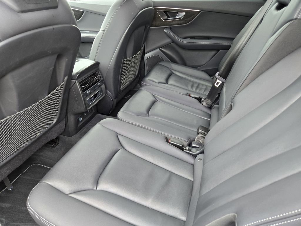 Used 2025 Audi Q7 3.0T Premium Plus AWD/4WD image 21