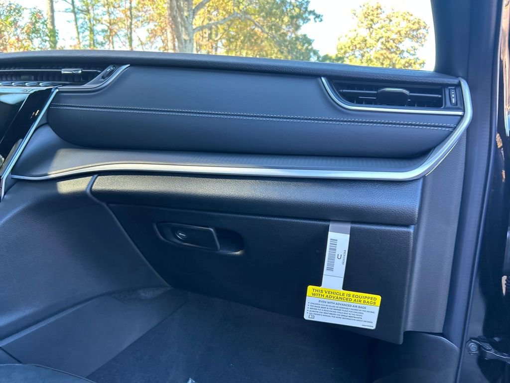 New 2025 Jeep Grand Cherokee L Altitude image 30