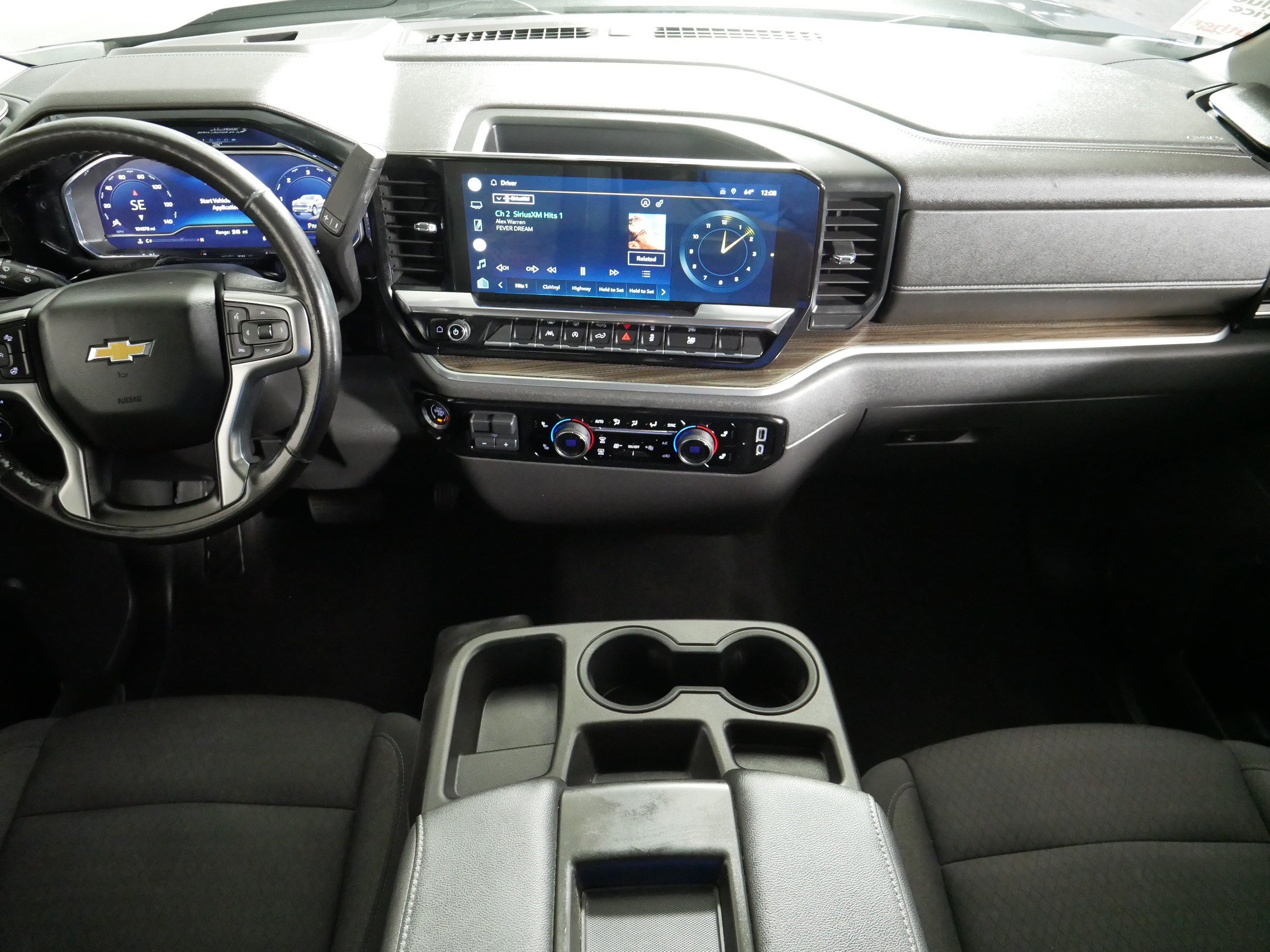 Used 2022 Chevrolet Silverado 1500 LT AWD/4WD image 10