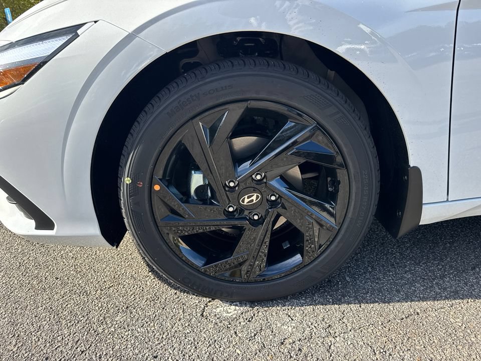 New 2026 Hyundai Elantra SEL Sport FWD image 12