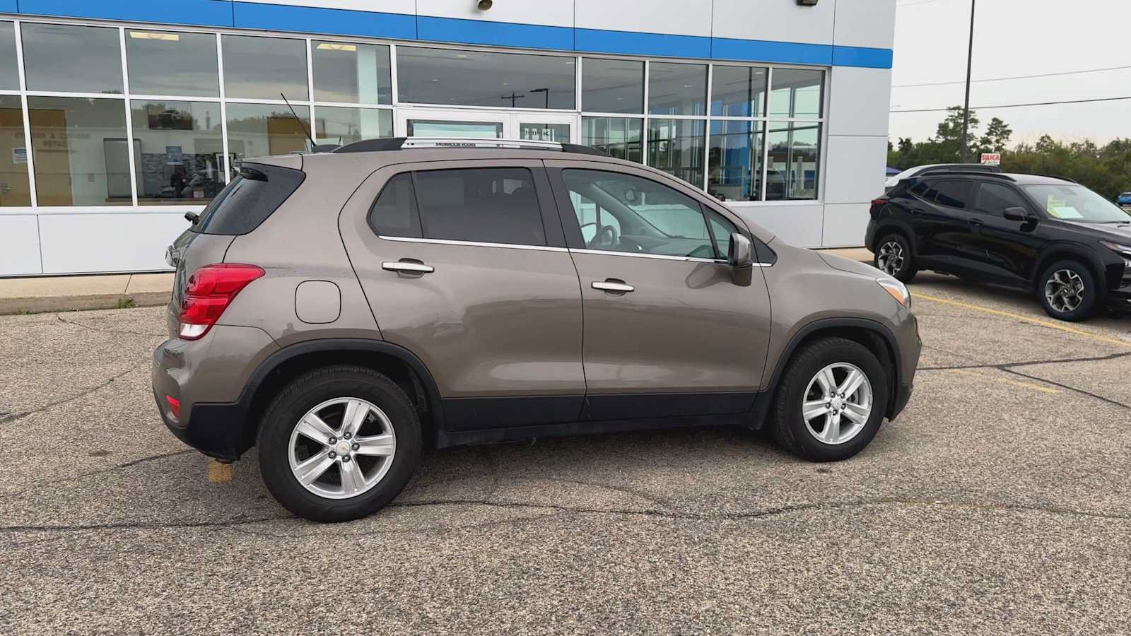 Certified 2020 Chevrolet Trax LT w/ LT Convenience Package FWD image 9