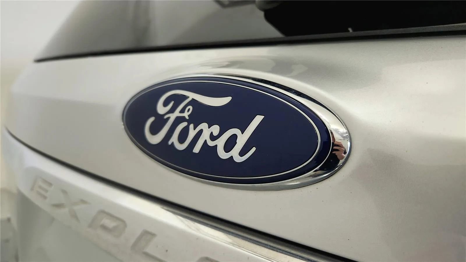 Used 2017 Ford Explorer XLT w/ Class II Trailer Tow Package image 16