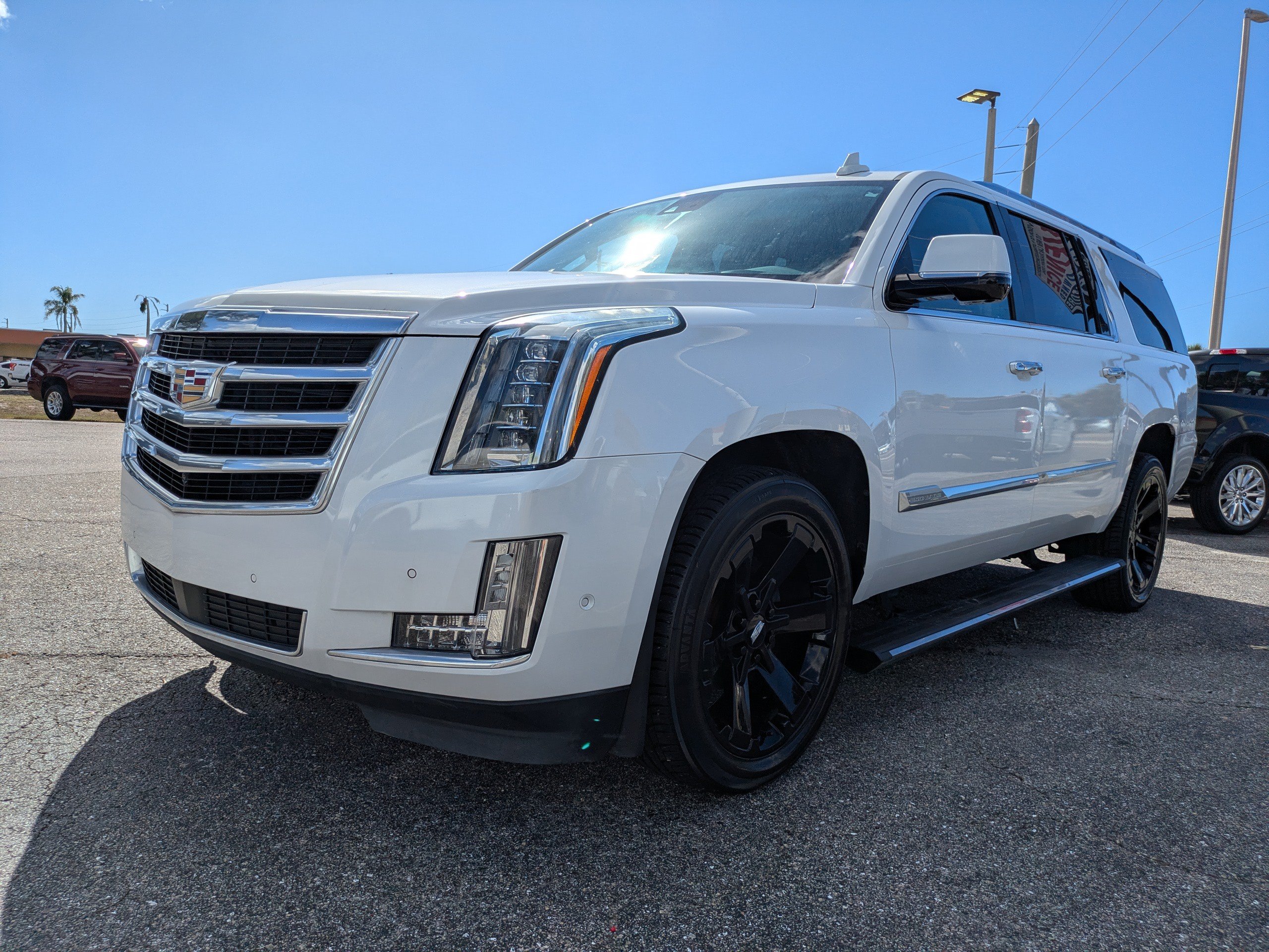 Used 2020 Cadillac Escalade ESV Premium Luxury AWD/4WD image 8