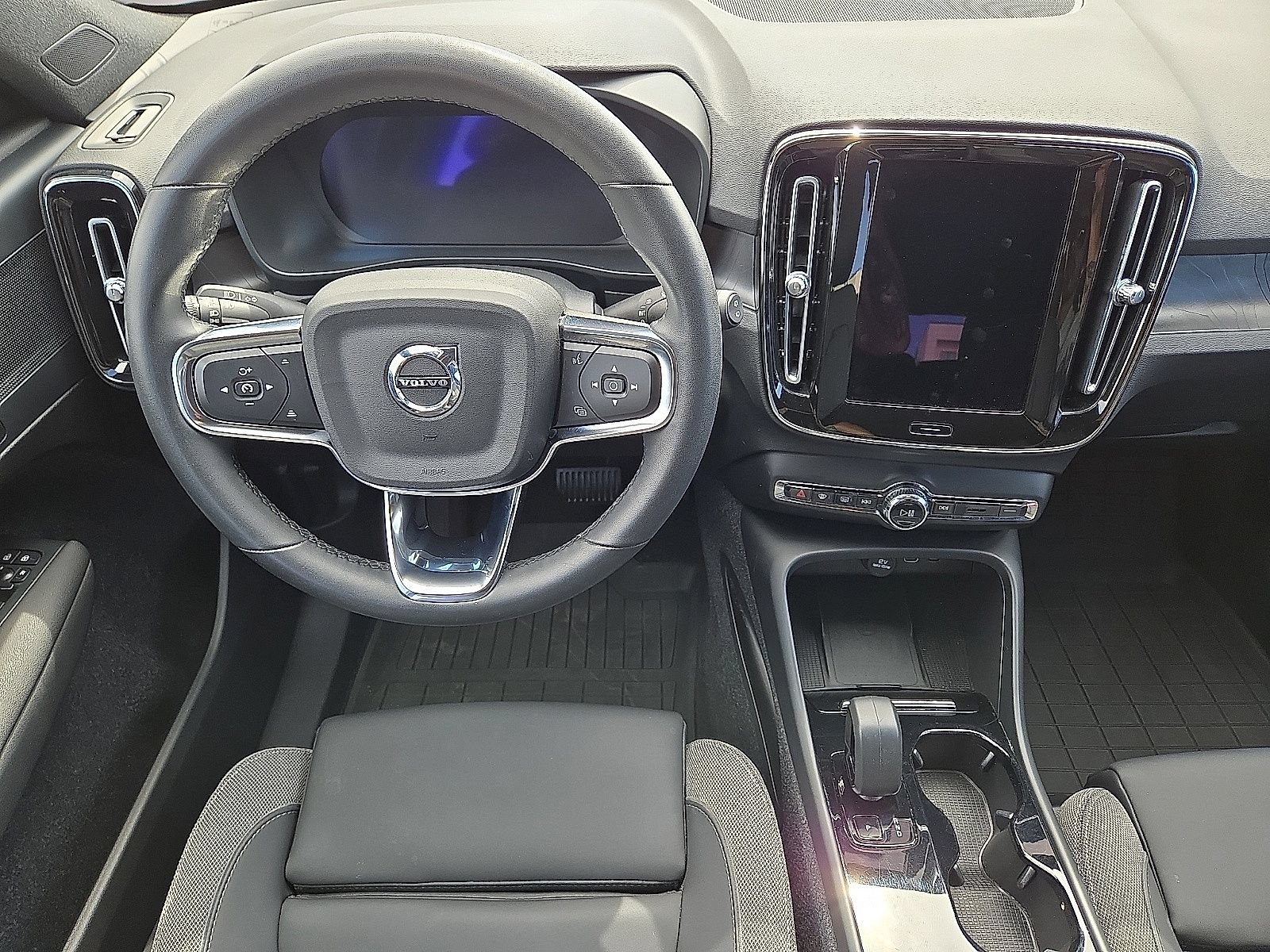 Certified 2023 Volvo XC40 Recharge Core AWD/4WD image 18