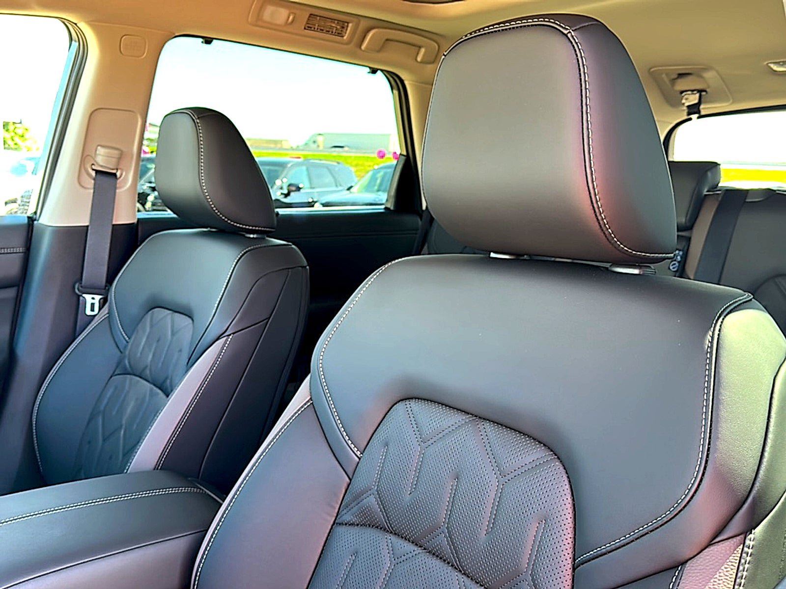 New 2026 Nissan Pathfinder Platinum w/ Accent Package FWD image 11