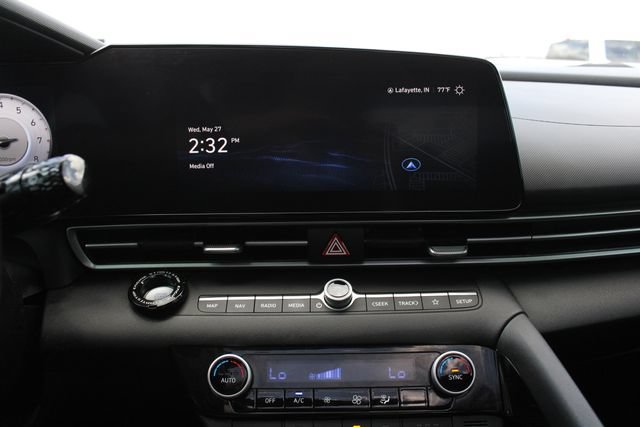 Used 2023 Hyundai Elantra Limited FWD image 17