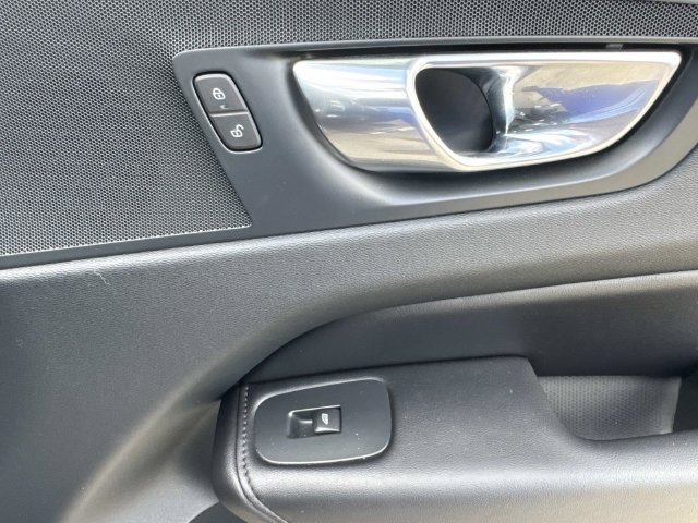 Used 2023 Volvo XC60 B5 Plus FWD image 20