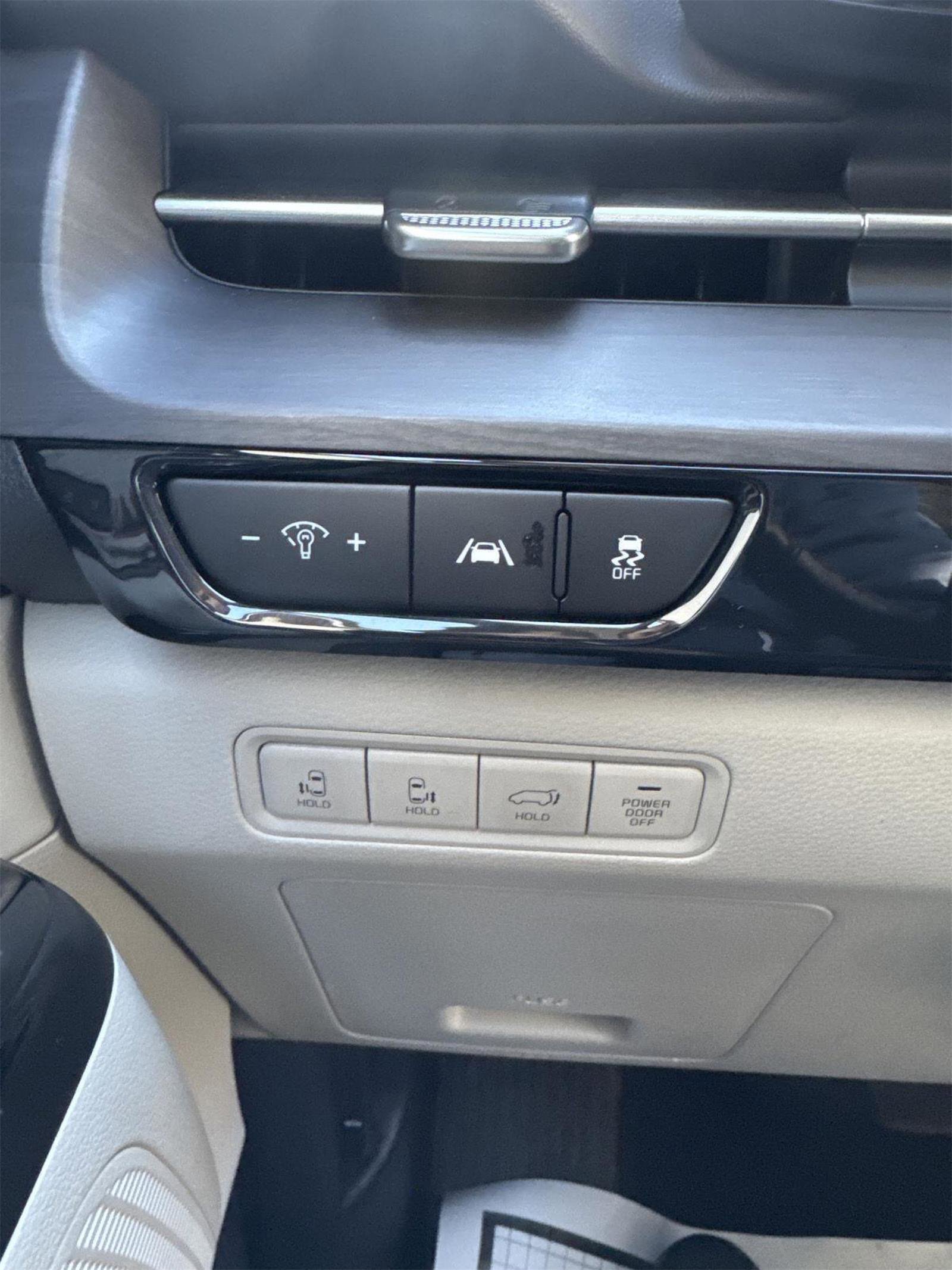 Used 2023 Kia Carnival SX image 21