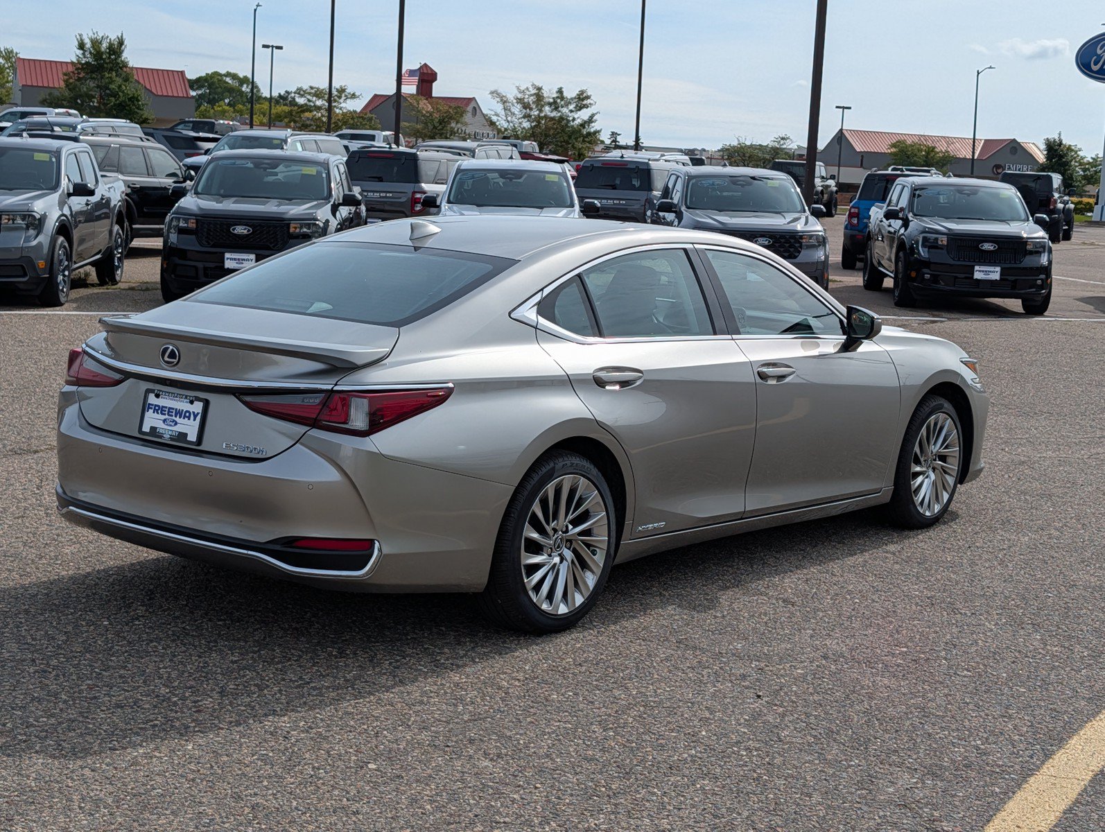 Used 2020 Lexus ES 300h FWD image 5