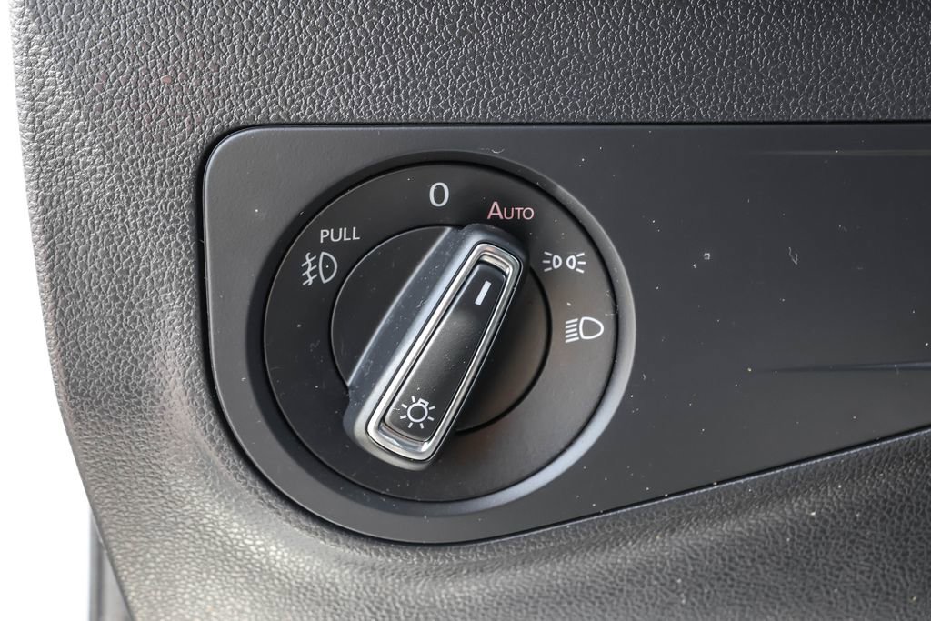 Used 2019 Volkswagen Tiguan SE FWD image 18