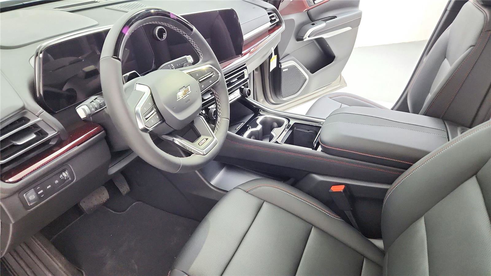 New 2026 Chevrolet Traverse Z71 w/ Enhanced Driving Package AWD/4WD image 9