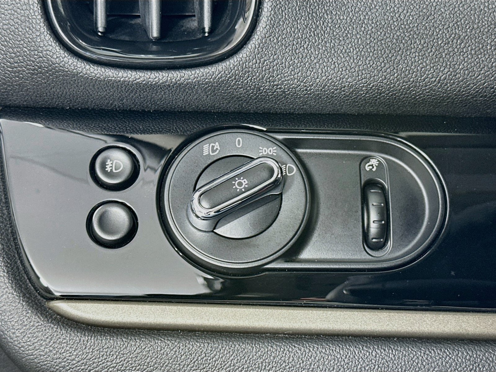 Used 2019 MINI Cooper Countryman S w/ Premium Package FWD image 10