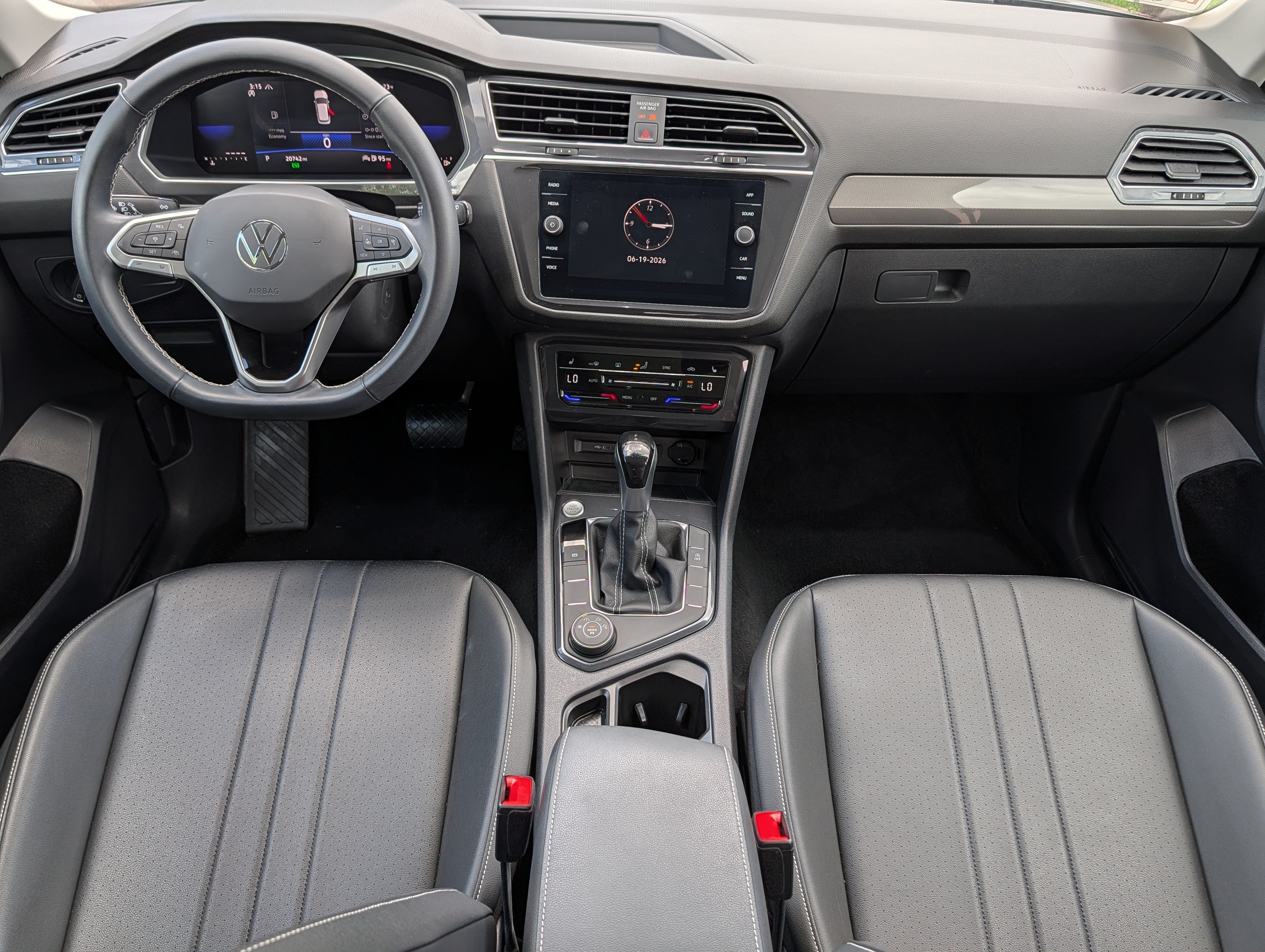 Certified 2023 Volkswagen Tiguan SE w/ Panoramic Sunroof Package AWD/4WD image 10